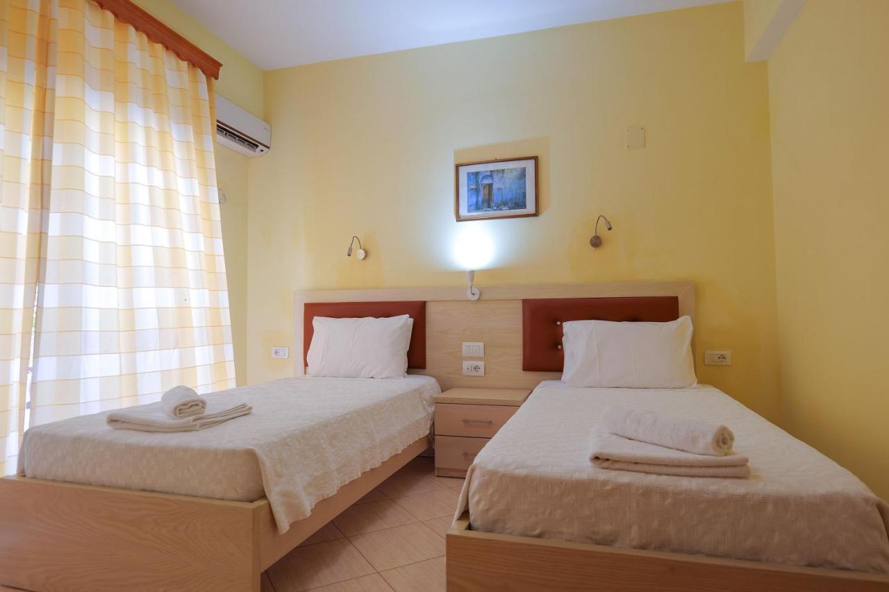 Sunny Holiday Sarande Bagian luar foto