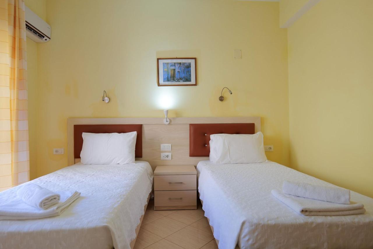 Sunny Holiday Sarande Bagian luar foto