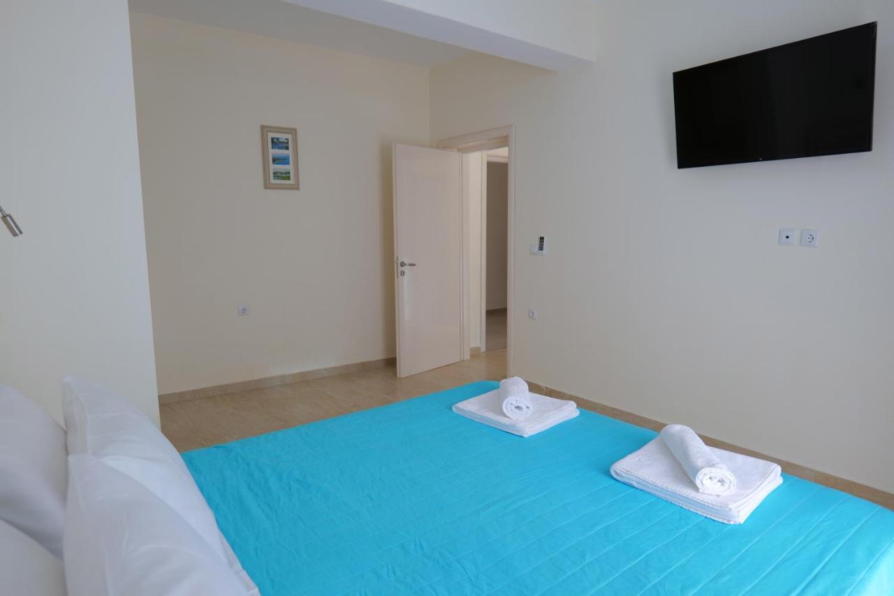 Sunny Holiday Sarande Bagian luar foto