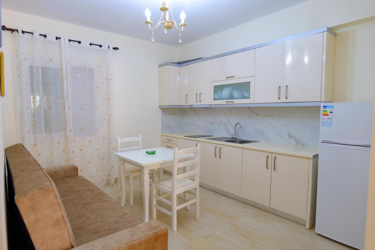 Sunny Holiday Sarande Bagian luar foto