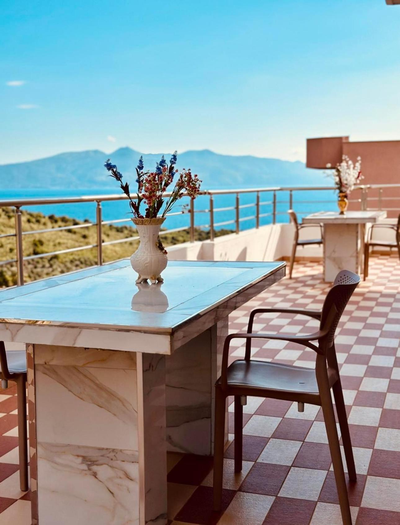 Sunny Holiday Sarande Bagian luar foto