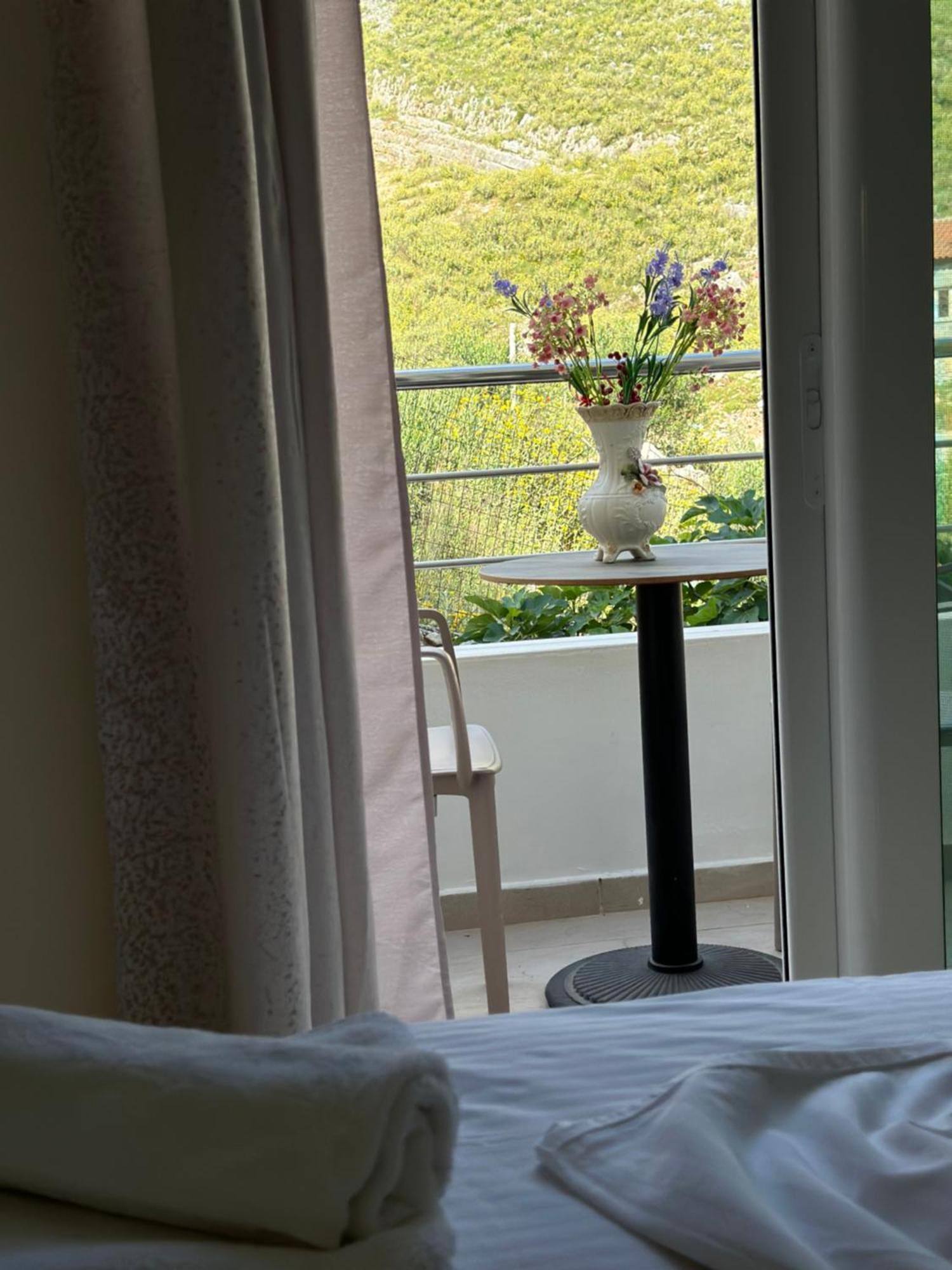 Sunny Holiday Sarande Bagian luar foto