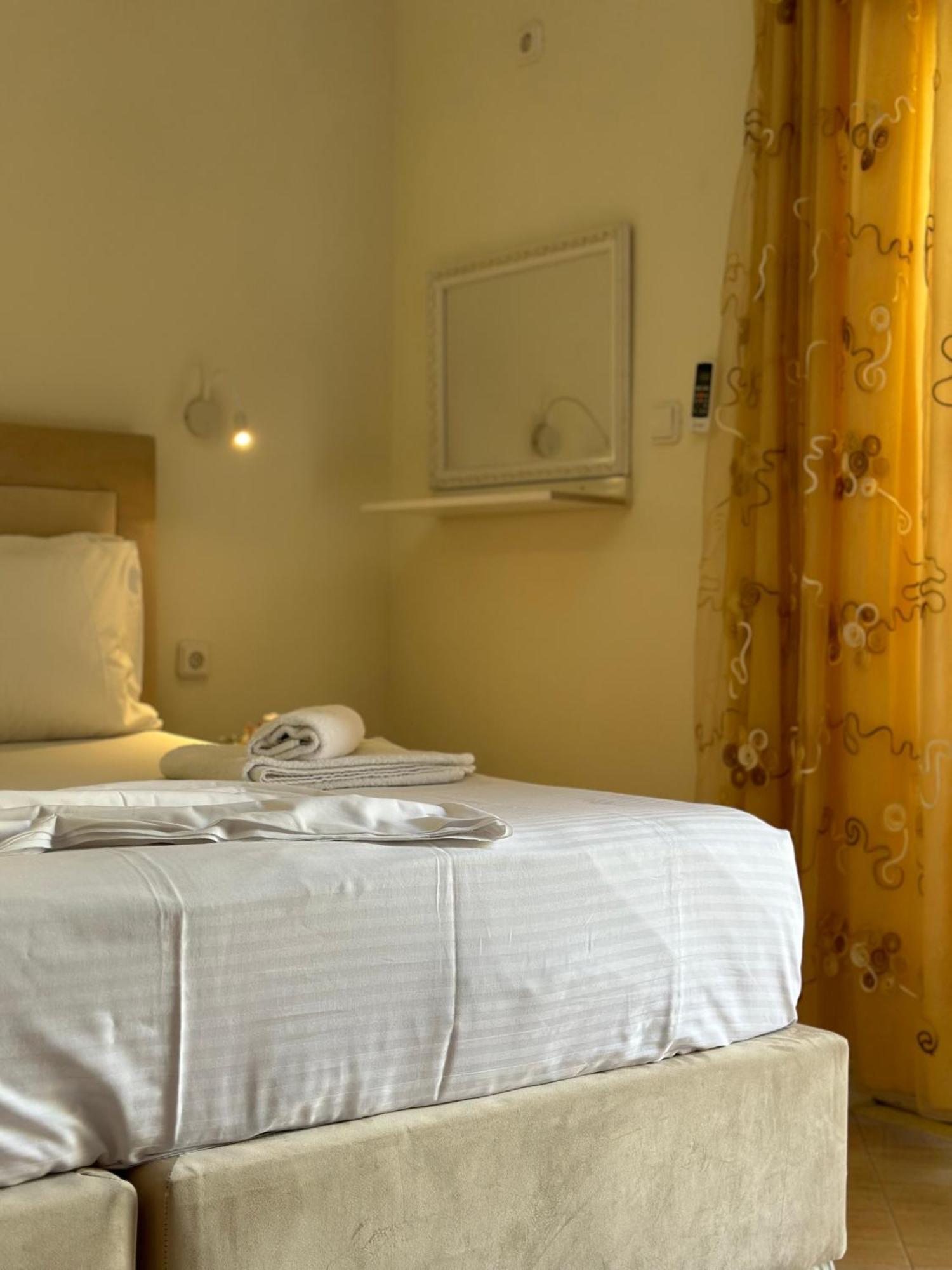Sunny Holiday Sarande Bagian luar foto